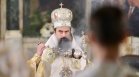 Патриарх Даниил на Петдесетница: Нека живеем достойно и благодарим на Бога