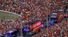 Шоу в Испания: Милиони фенове посрещнаха героите от Мондиал 2026 (ВИДЕО)