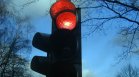 Наш съд задължи българин да плати 100 евро - не спрял на червен светофар в Нидерландия