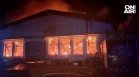 Пожар в хале на складова база край Бургас, 14 пожарникари гасят огъня