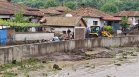 Къщи под вода и море от тиня след преливането на река Черна (ВИДЕО)