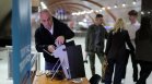 Как се гласува с машина - ЦИК демонстрира в метрото и училищата (СНИМКИ)