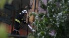 Трети ден след пожара в халета за отпадъци острата миризма остава