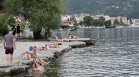 Жегата изкара туристи около и в Охридското езеро (СНИМКИ)