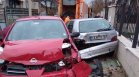 Камион за боклук помля 5 паркирани коли във Владая (+ВИДЕО)