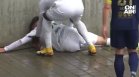 Футболистът Денис Йепел удари главата си в бетонна стена по време на мач