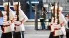 Протестът в клетка на "Невидими животни": Искат промяна за новородените телета