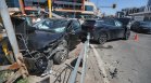 Сблъсък между две коли в София, едната се удари в стълб
