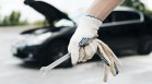 Петна под колата през лятото: Повреда или просто конденз