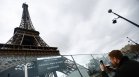 Радост за туристите: Айфеловата кула отвори след 6-дневна пауза
