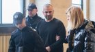 С жена под ръка Димитър Любенов влезе в съдебната зала
