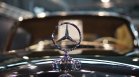 Mercedes изтегля 250 000 автомобила заради потенциална опасност от пожар