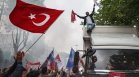 Привържениците на Ердоган ликуват по улиците, той обеща да се справи с инфлацията