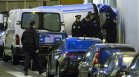 Двама полицаи са тежко ранени след стрелба в участък в Париж