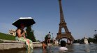 Чадъри, фонтани и вентилатори: Как Франция се бори с жегата (СНИМКИ)