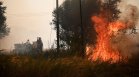 Мъж загина в голям пожар в Гърция, хора се евакуират спешно