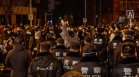 Не стихват протестите срещу Ковид мерките в Китай, пак се биха с полицаи