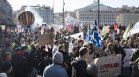 Над милион французи протестираха срещу пенсионната реформа, пратиха им 11 000 полицаи