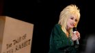 Скандал около наследството на Доли Партън: Обвиниха племенника ѝ в заплахи