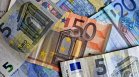 Еврото се срива и се доближава до паритет с долара
