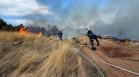 Пожари обхванаха Старозагорско, спряха влаковете София-Бургас (+СНИМКИ)