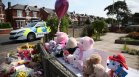 Разкриха самоличността на убиеца от Англия, но страната потъна в скръб