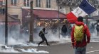 Запалиха над 900 обекта във Франция, арестуваните са стотици 