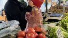 Ценови скок: Краставиците поскъпнаха с близо 24%, нагоре са захарта, брашното и олиото