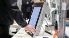10 машини за гласуване минават проверка за съответствие преди вота