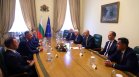 Радев обсъди с Leonardo придобиването на противопожарни самолети и техника за армията