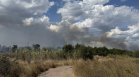 Пожар избухна в сухи треви край "Керамика" в Бургас
