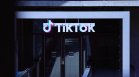 TikTok ще клонира алгоритъма си с препоръчани видеа специално за САЩ