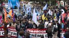 Над 250 000 протестираха по улиците във Франция срещу крайната десница