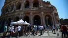 Рим бори екстремните горещини с безплатни кина и библиотеки