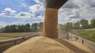 Отстъпка за България и още 4 страни: ЕК може да удължи забраната за украинско зърно