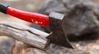 Мъж заби брадва в главата на 17-годишен след скандал в Монтана