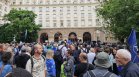 "33 години след промените отново сме тук": Граждани протестират пред президентството