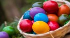 Как да оцветим великденските яйца с екологични бои за сладкиши?