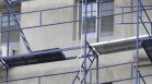 Мъж падна от петия етаж при саниране в Сливен