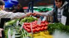 Основни хранителни стоки поевтиняват на борсите у нас