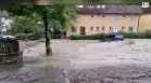 Силна буря потопи Западна Германия, унищожи коли и къщи
