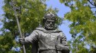 С военен ескорт и държавни почести: България посреща тленните останки на цар Самуил