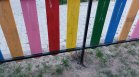 Детска площадка в София: Ограда без основа, опасни пейки, кошчетата пълни