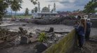 Десетки жертви на студена лава от вулкан на остров Суматра, има хора в неизвестност