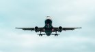 Пилот-инструктор скочи от самолет и остави ученичка да приземи машината