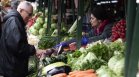 Цените на храните: Краставиците и доматите поевтиняват, поскъпват картофите и сиренето