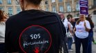 "Не докосвайте детето ми": Париж поиска край на насилието над жени и най-малките (СНИМКИ)