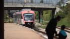 Два влака се удариха на Централна гара в София, ранени са две жени