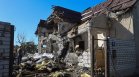 Затворени летища и разрушени домове след размяна на удари между Русия и Украйна