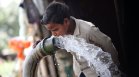 Продължават рекордните горещини в Индия, жертвите са най-малко 33